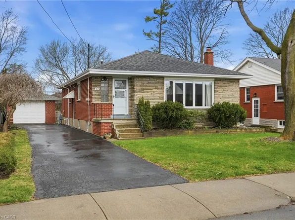 62 Grenadier Dr, Hamilton, ON L8T 4E3