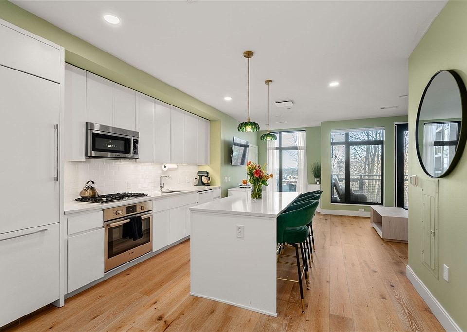1st image of 191 Washington St #423