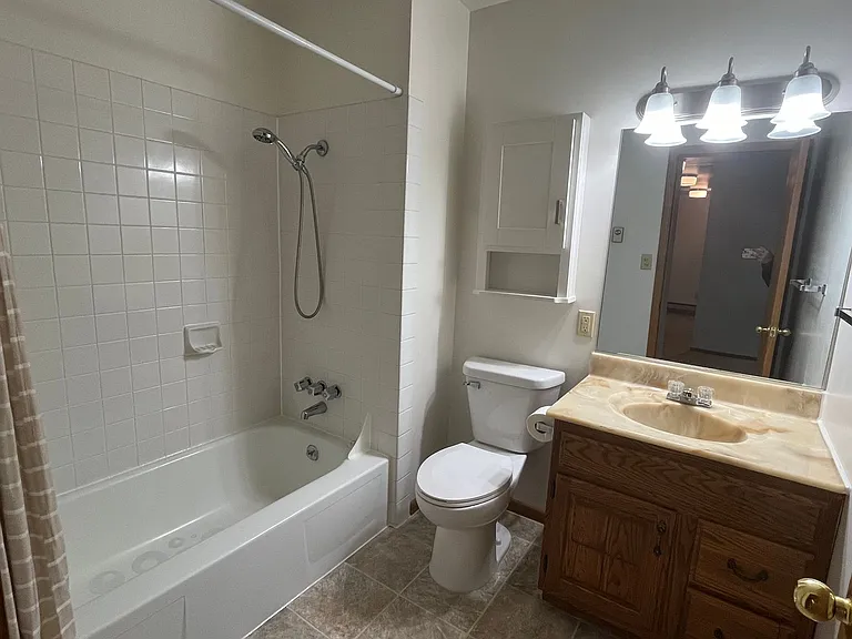 410 4th Ave NE #8 — Photo 9