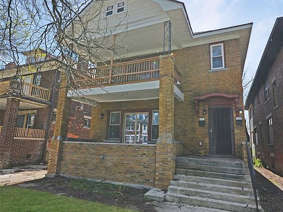 3rd image of 2253 Gladstone St