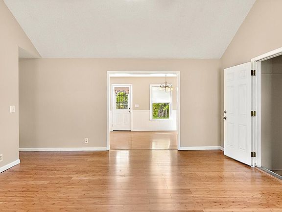 4th image of 7427 Chadwick Dr