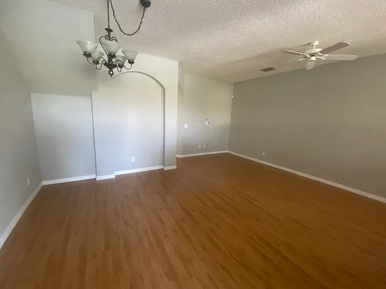 639 Vallance Way NE — Photo 6
