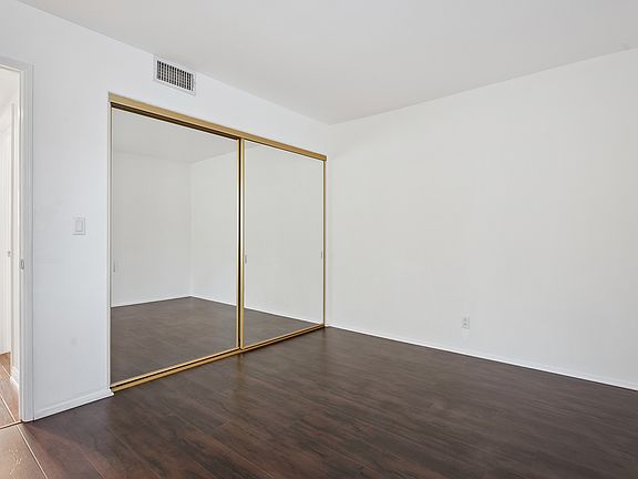 4th image of 29723 Strawberry Hill Dr