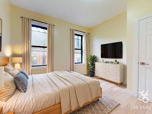 3rd image of 552 W 184th St APT 23