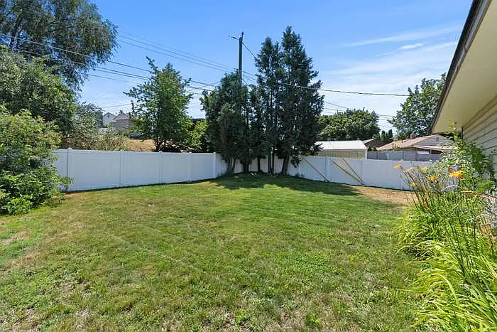 6008 N Cochran St — Photo 15