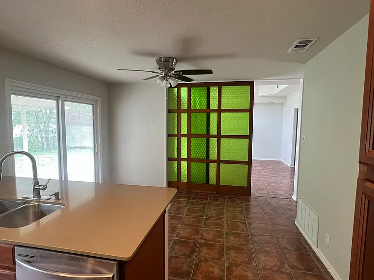 443 Scotty Dr — Photo 5
