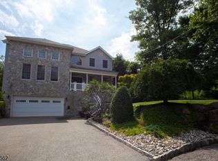 29 Manor Rd, Livingston, NJ 07039
