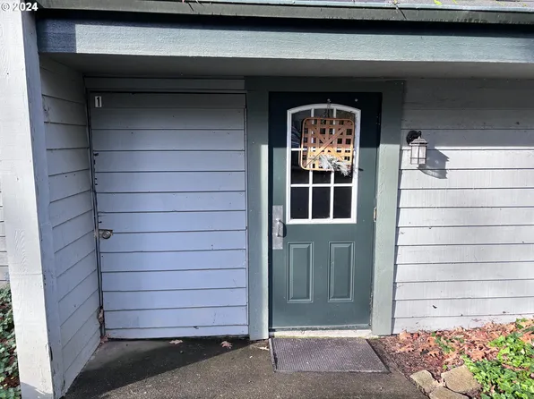 8845 SW Brightfield Cir, Portland, OR 97223