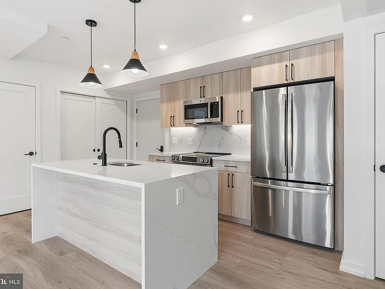 209 New St #5E — Photo 1