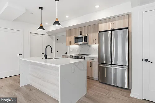 209 New St #5E Photo 1