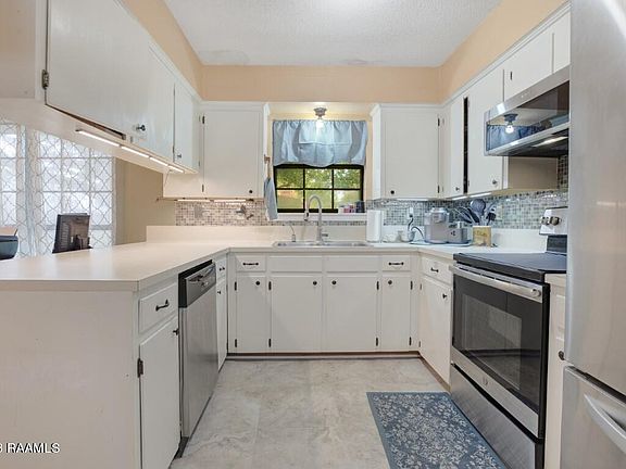 2nd image of 117 Aspasie Dr