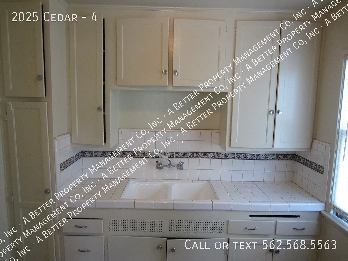 2025 Cedar Ave — Photo 3