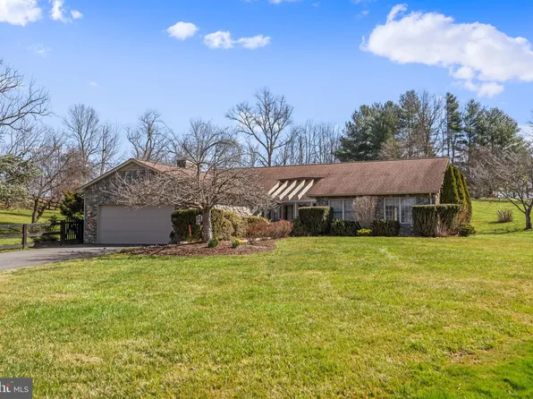 39048 Piggott Bottom Rd, Hamilton, VA 20158