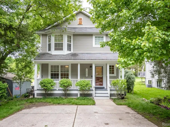 7457 Ore Lake Rd, Brighton, MI 48116