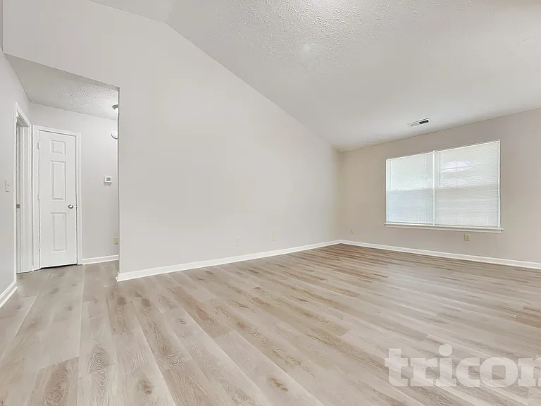 8341 Country Club Blvd — Photo 4
