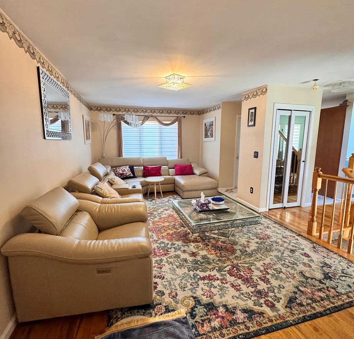 3 bed, 2.5 bath, 1560 sqft, $3,990 — Photo 2