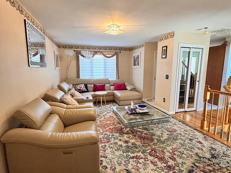 19 Junction Ct — Photo 2