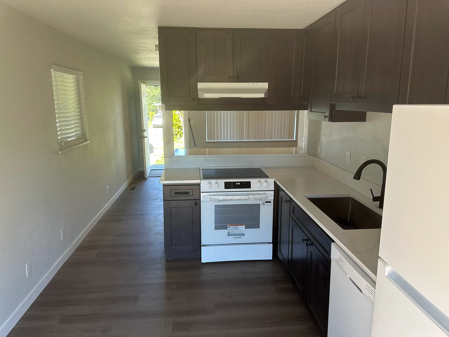 2 bed, 750 sqft, $2,100 — Photo 4