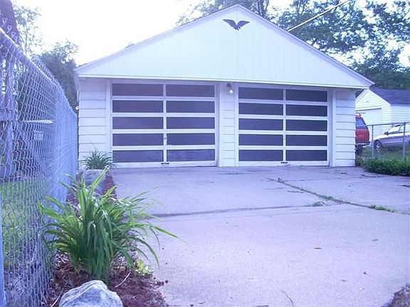 2 stall unattached garage
