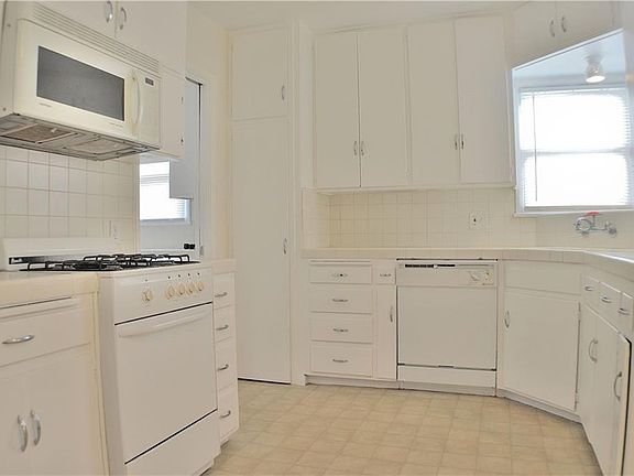 5th image of 2863 Valencia Ave