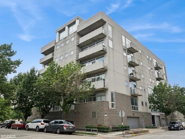 1035 W Huron St APT 402, Chicago, IL 60642