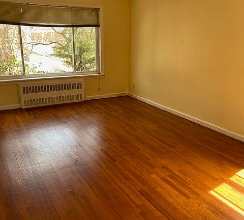 3rd image of 76-22 250th St