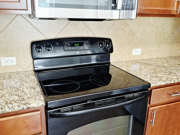 325 Comal Run — Photo 14