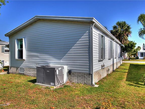 2nd image of 909 Laurel Cir