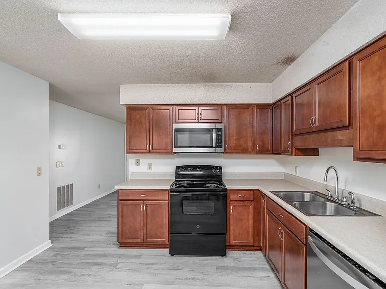 118 Roberta Dr — Photo 8