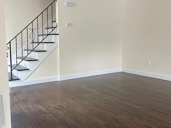 3rd image of 98 Sandalwood Dr Floor 2