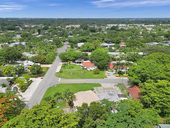 5th image of 309 NE 26th Drive