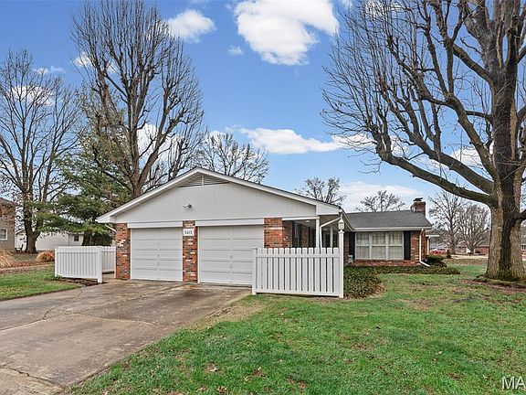 4th image of 3413 Greenwood Ln