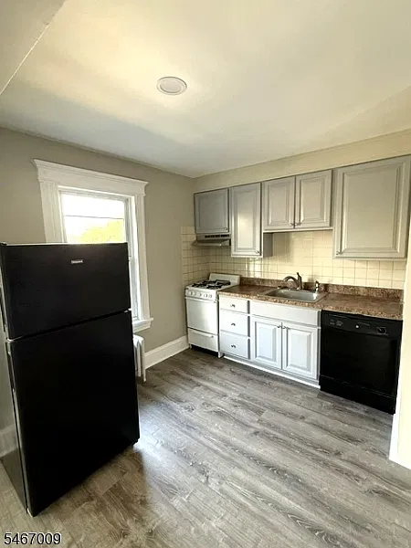 2 bed, 1.0 bath, $2,550 — Photo 4