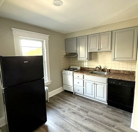 4th image of 20 Maple Ave Floor 2
