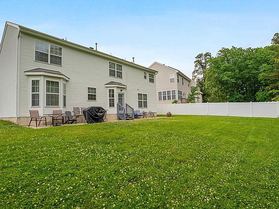 4th image of 149 Kensington Dr