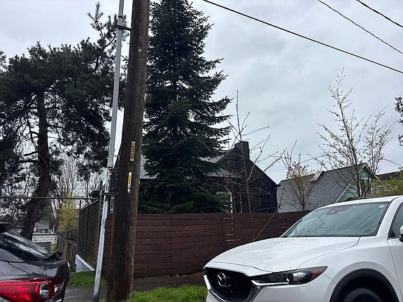 3rd image of 6257 Ellis Ave S