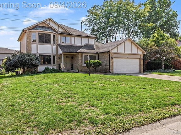 3rd image of 627 Parkland Dr