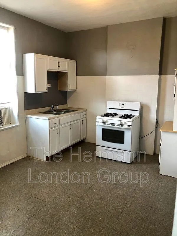 2 bed, 1.0 bath, 995 sqft, $900 — Photo 4