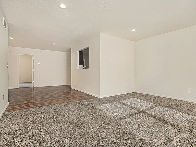 2621 Redwood Ave — Photo 16