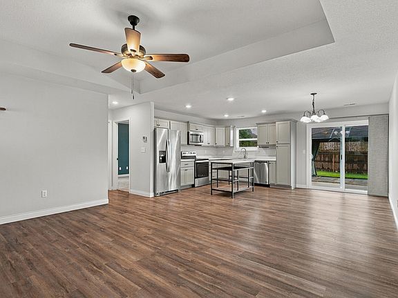 4th image of 5517 Geyser Blvd