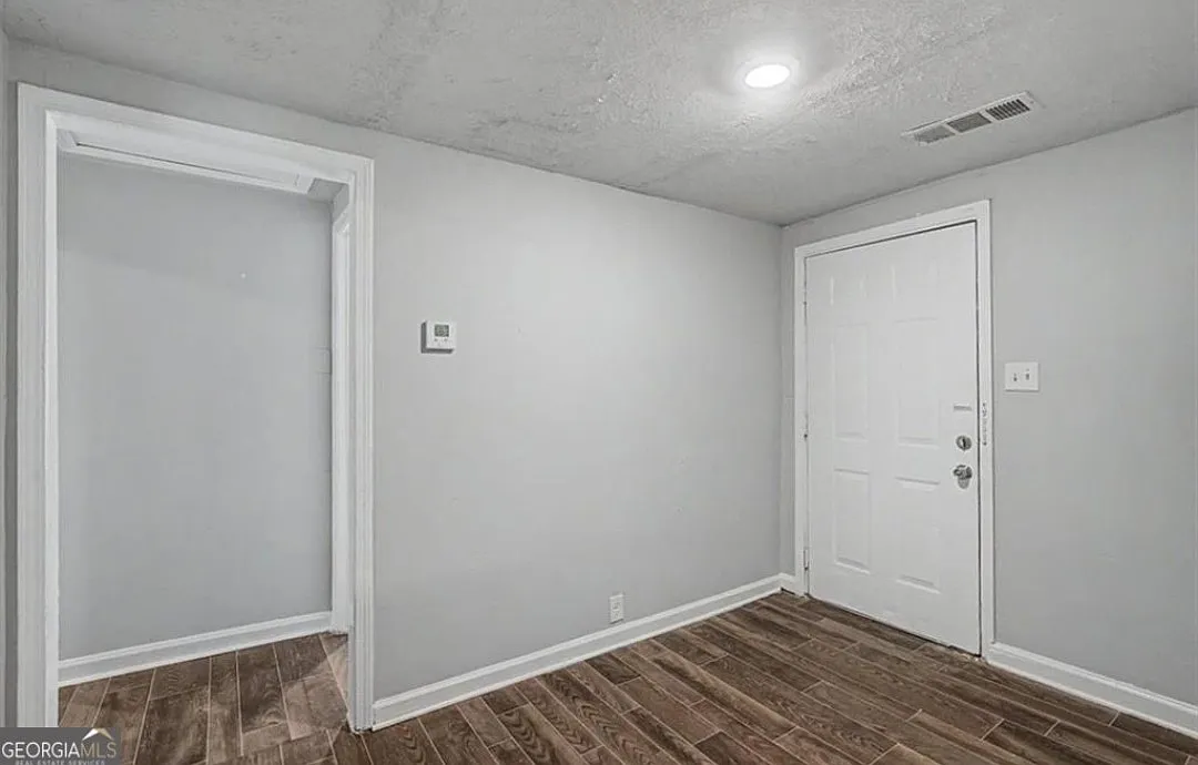 3 bed, 768 sqft, $1,450 — Photo 3