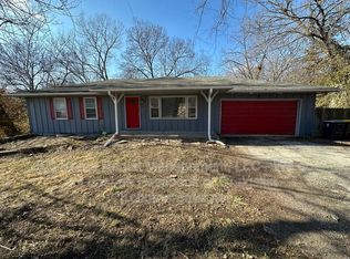 7318 James A Reed Rd, Kansas City, MO 64133