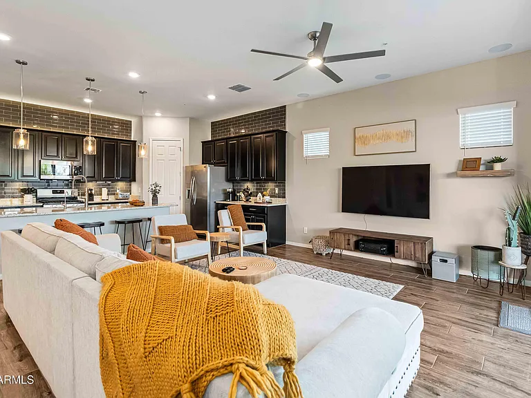 21261 W Virginia Ave — Photo 13