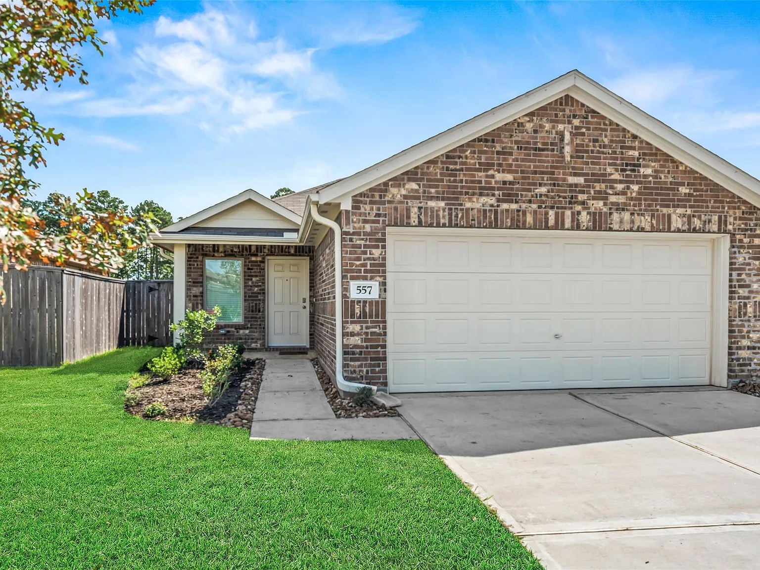 3 bed, 2.0 bath, 1311 sqft, $1,700 — Photo 2