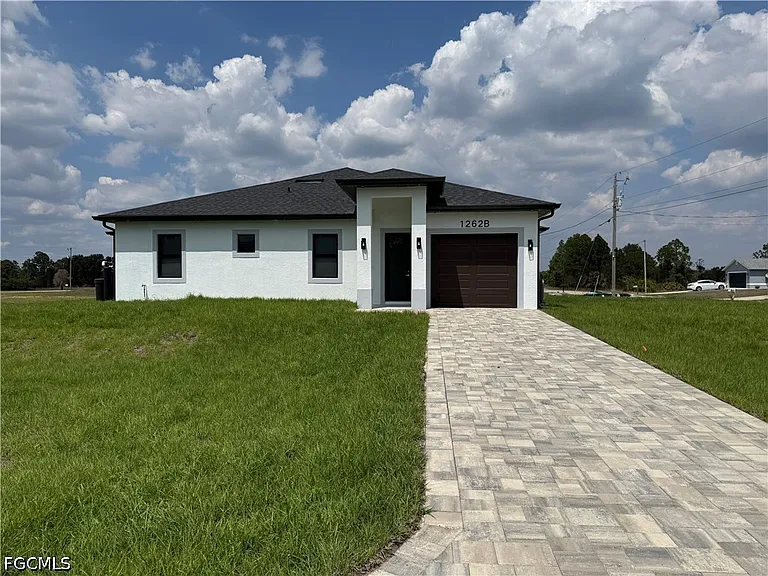 1262 Best Ave — Photo 2