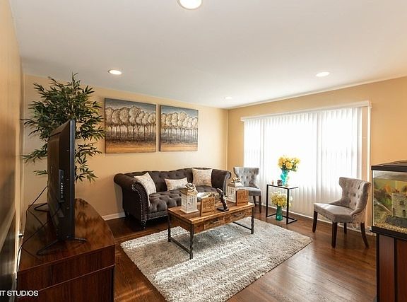 2nd image of 1254 King Dr