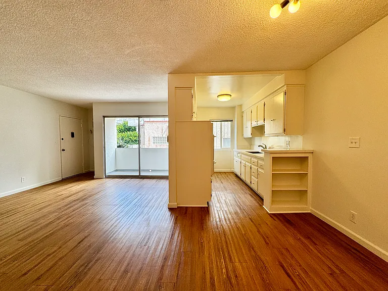 611 N Kings Rd #3 — Photo 4