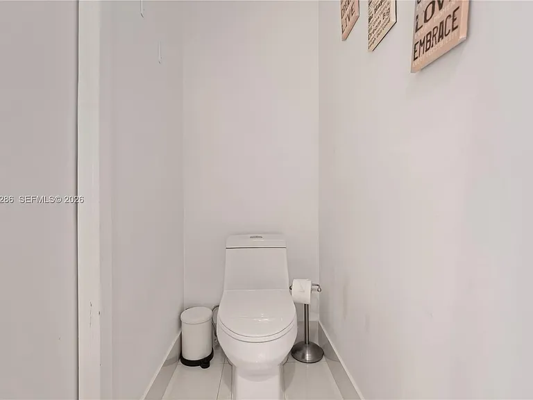 650 NE 32nd St #703 — Photo 20