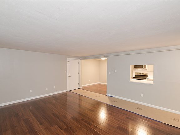 2nd image of 273-273C W Main St #2