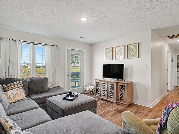 4th image of 5050 Marigold Rd.